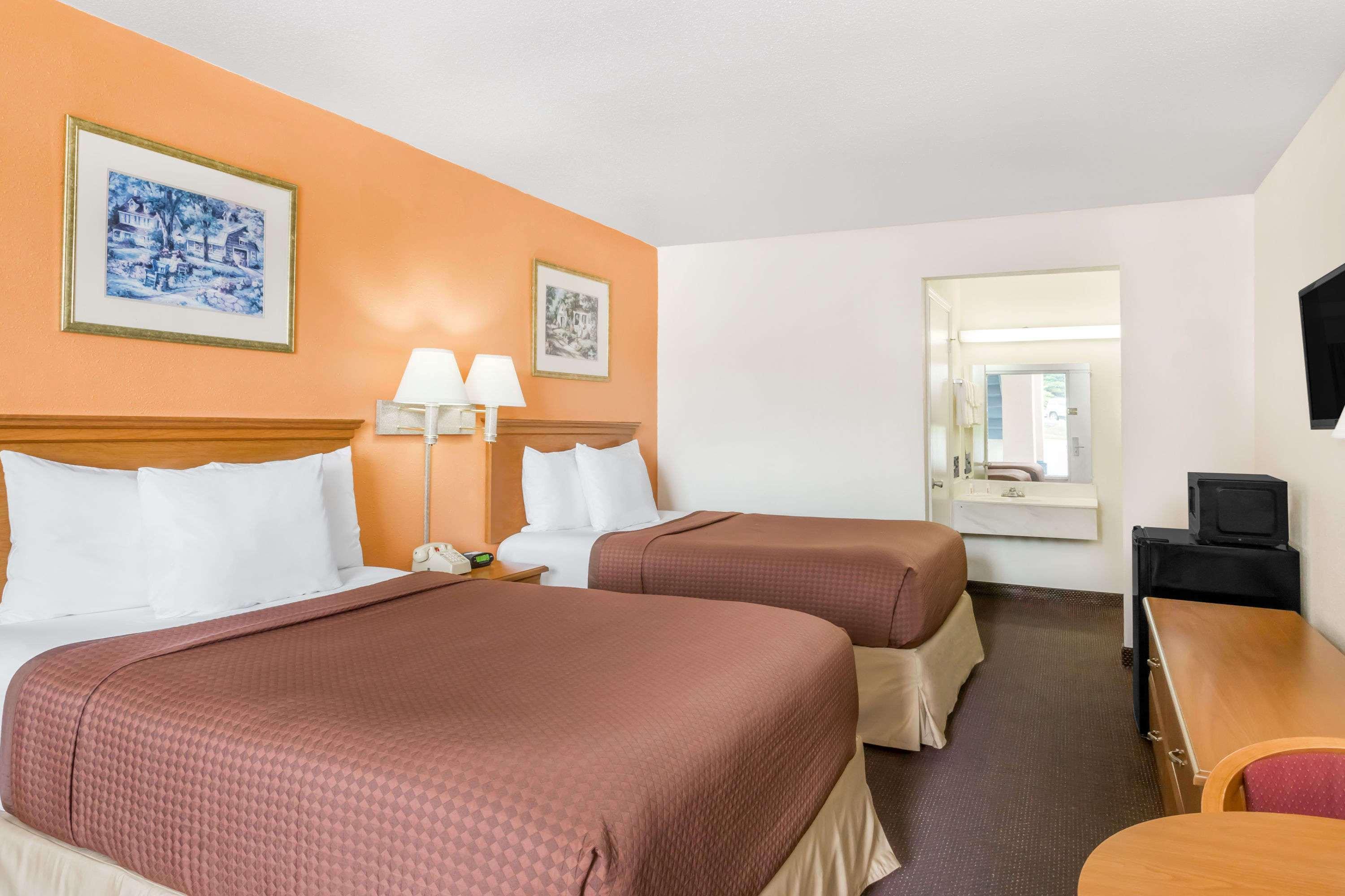 Days Inn By Wyndham Christiansburg Buitenkant foto