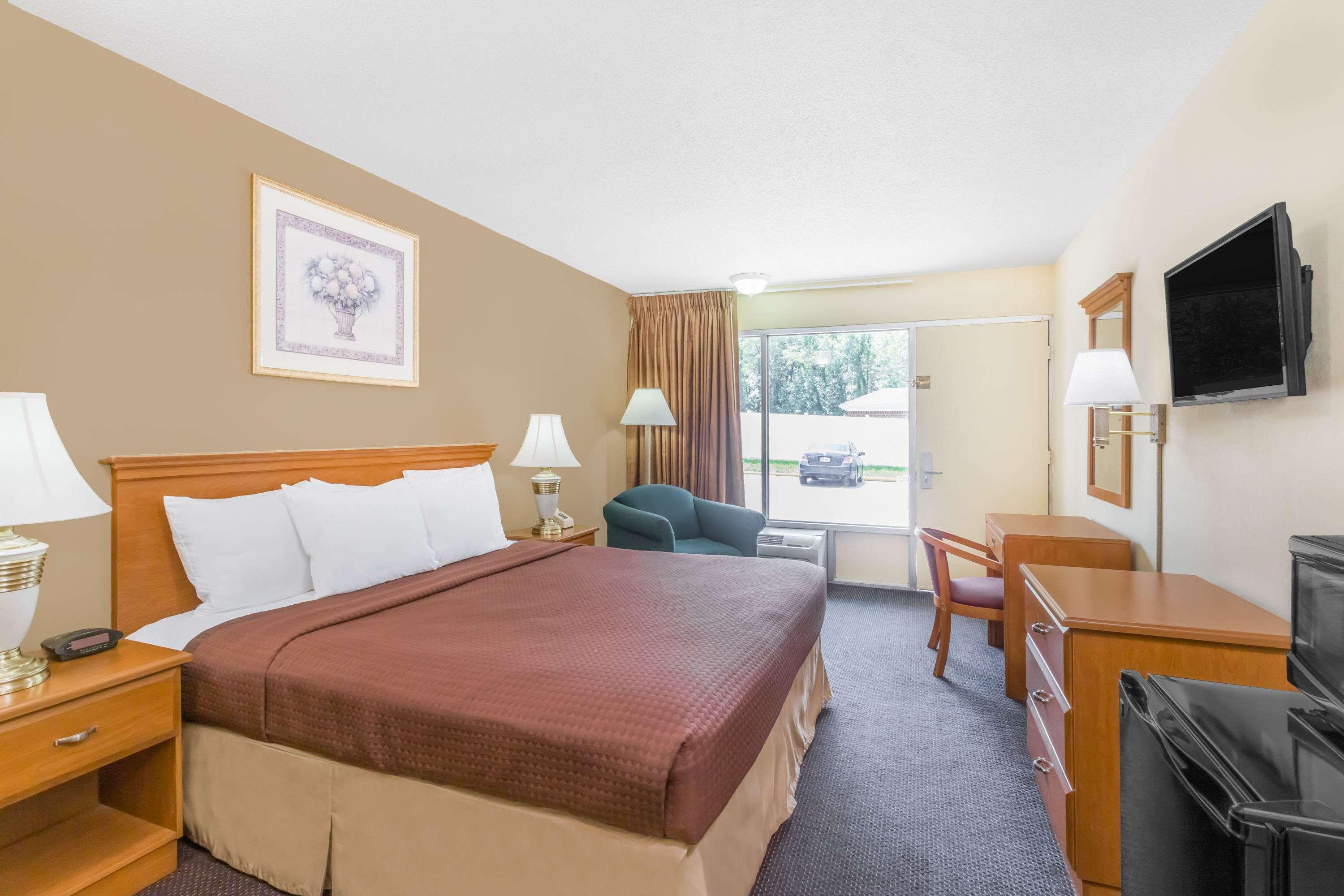 Days Inn By Wyndham Christiansburg Buitenkant foto