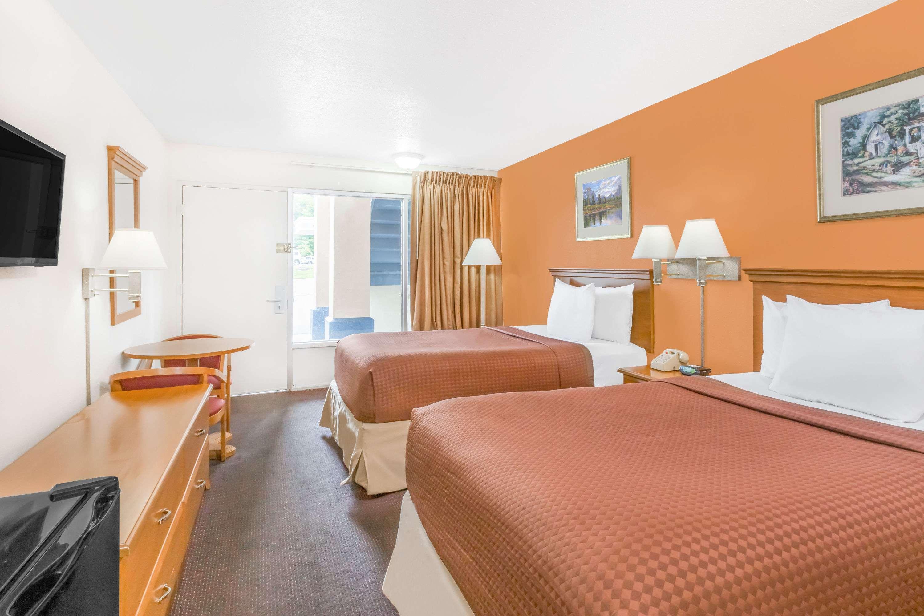 Days Inn By Wyndham Christiansburg Buitenkant foto