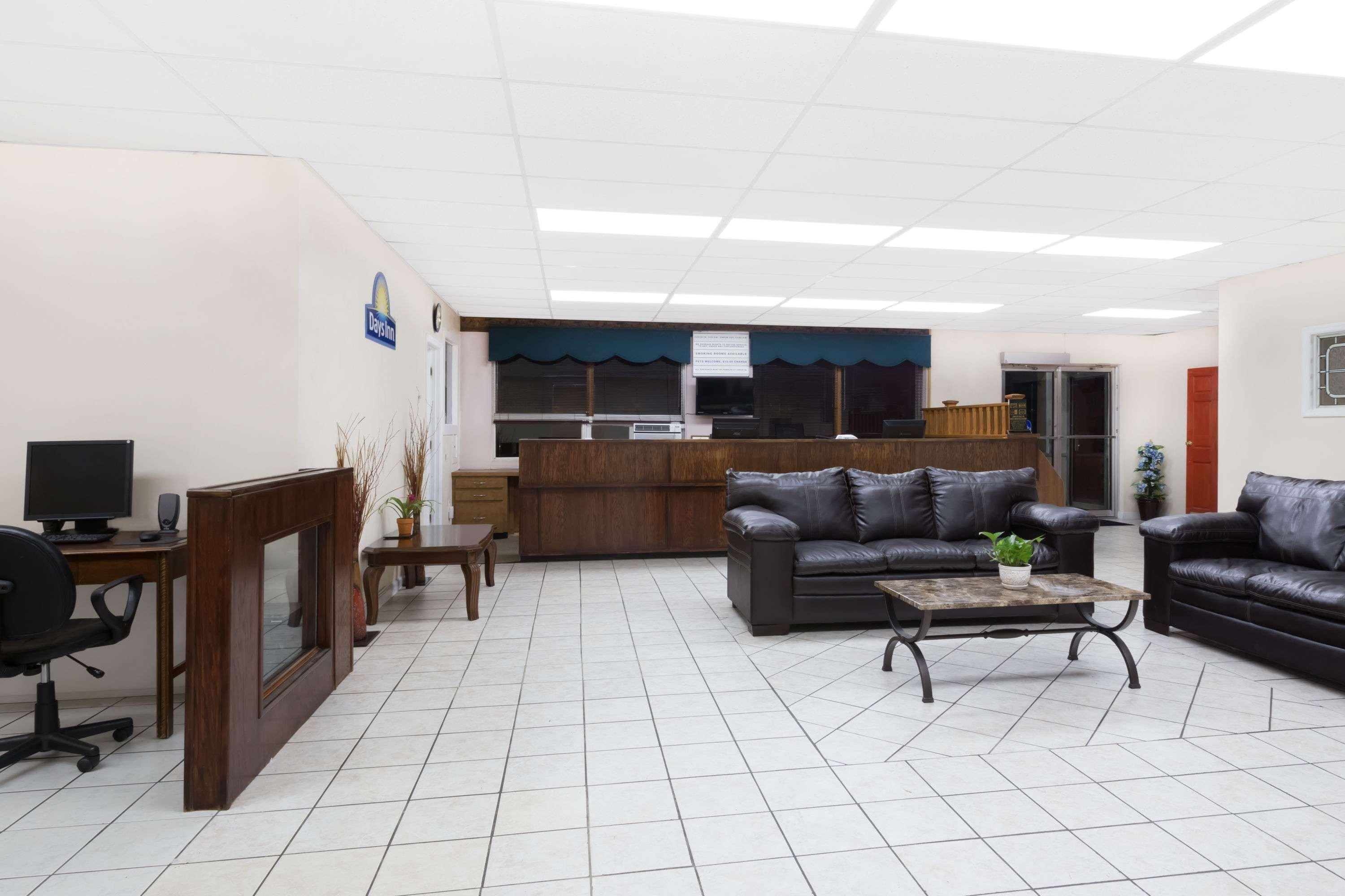 Days Inn By Wyndham Christiansburg Buitenkant foto