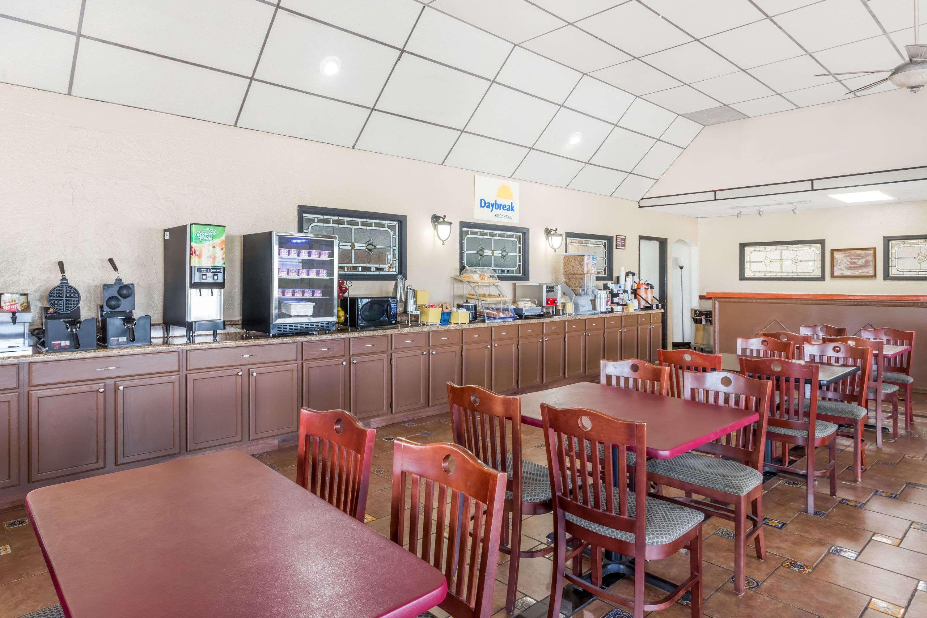 Days Inn By Wyndham Christiansburg Buitenkant foto
