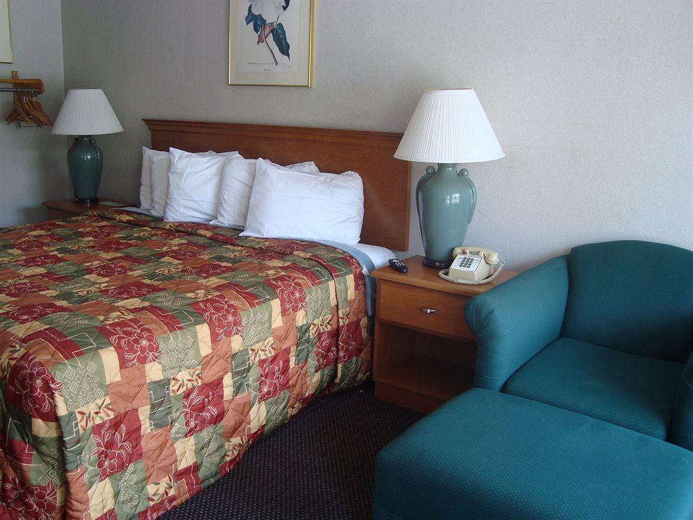 Days Inn By Wyndham Christiansburg Buitenkant foto