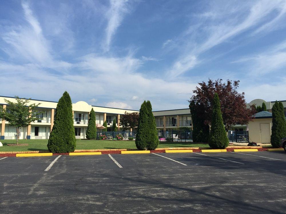 Days Inn By Wyndham Christiansburg Buitenkant foto