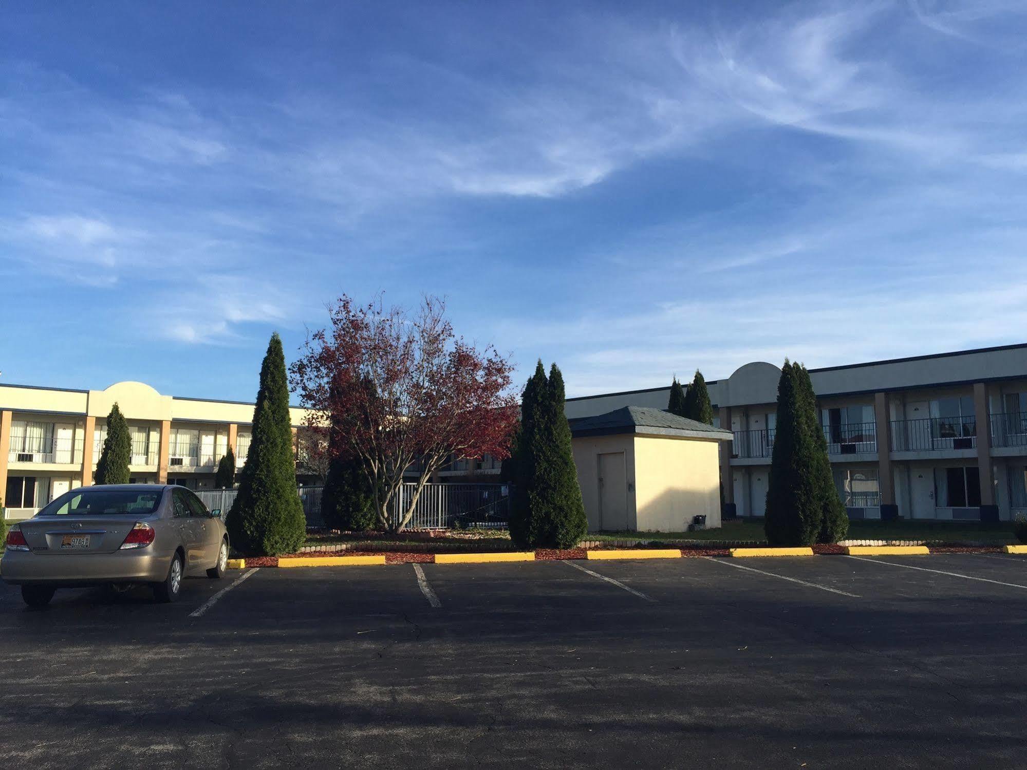Days Inn By Wyndham Christiansburg Buitenkant foto