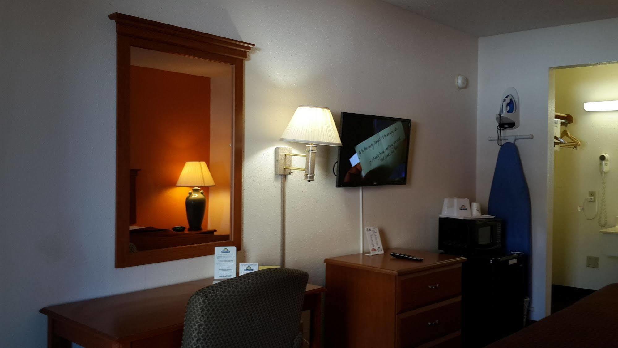 Days Inn By Wyndham Christiansburg Buitenkant foto