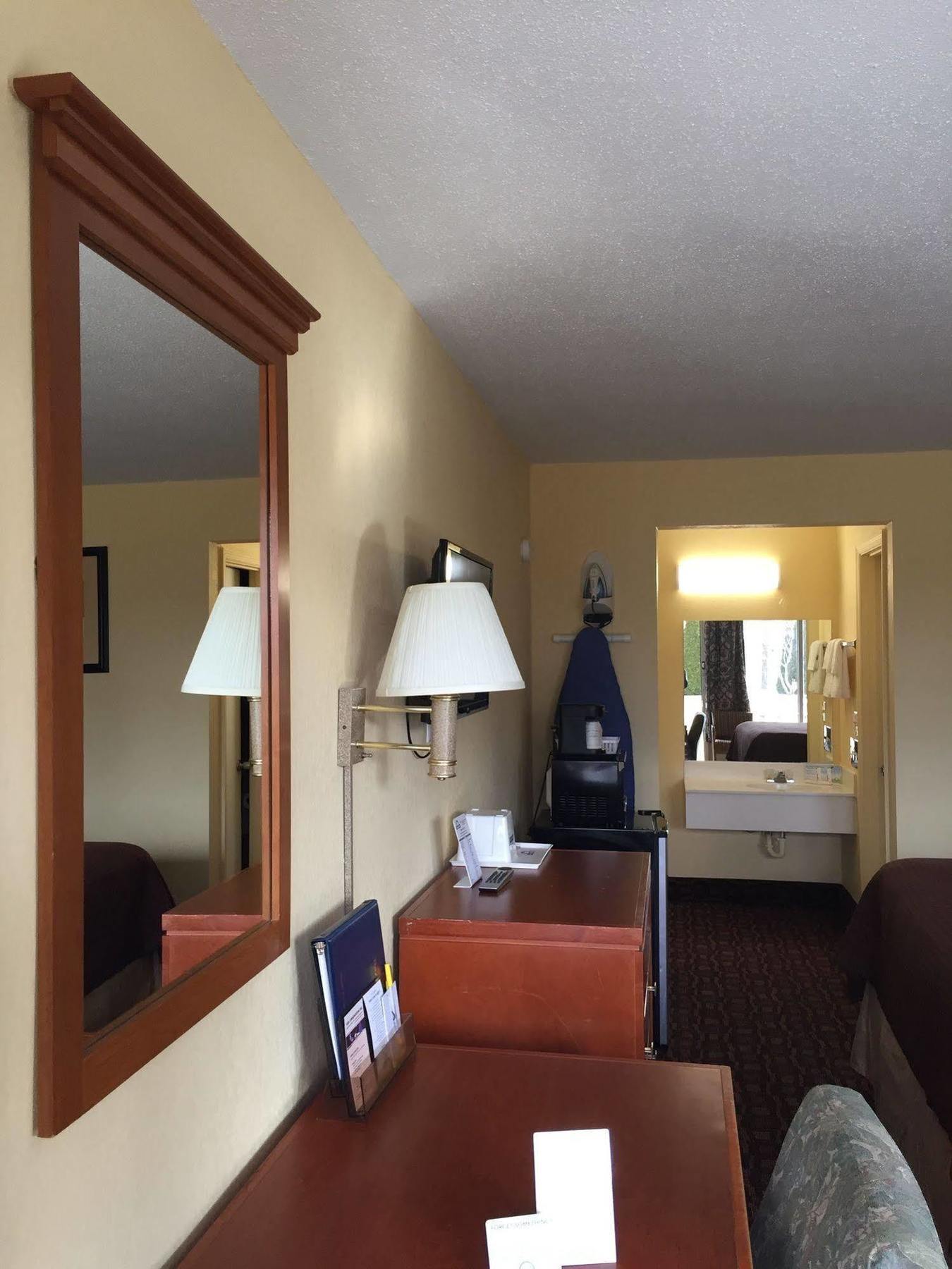 Days Inn By Wyndham Christiansburg Buitenkant foto